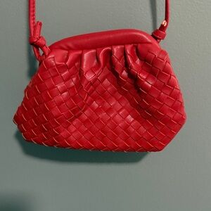 Elegant Red Woven Leather Clamshell  Shoulder Bag/Clutch